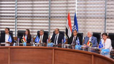 وزير العمل يُسلم شهادات إجتياز دورة تدريبية على مهنة "المَسّاح العام" لخريجي وطلبة قسم الجغرافيا..بالتعاون مع جامعة بدر 