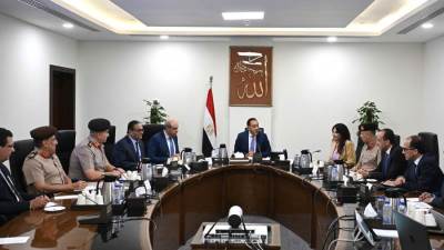 رئيس الوزراء يتابع الإجراءات التنفيذية لمشروع "مبنى 4" بمطار القاهرة الدولي