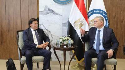 وزير البترول يعقد اجتماعًا موسعًا مع الرئيس التنفيذي لشركة "دانا غاز"