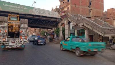 اصطدام "تريلا" يزيح مشاية كوبري المشاة بطريق بنها – القاهرة.. و"النقل" تنفي وقوع انهيار