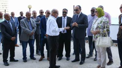 وزير قطاع الأعمال العام يجري جولة تفقدية لمبنى "قصر القطن" بالإسكندرية