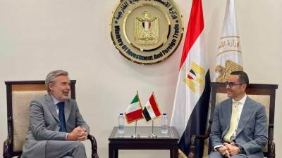 وزير الاستثمار والتجارة الخارجية يلتقى سفير دولة إيطاليا بالقاهرة
