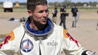 وفاة قافز مظلات نمساوي شهير في حادث طيران شراعي بإيطاليا