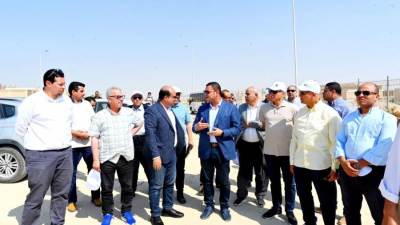 وزير الإسكان يتفقد وحدات مبادرة "سكن لكل المصريين" ومحطة صرف صحي بحدائق أكتوبر