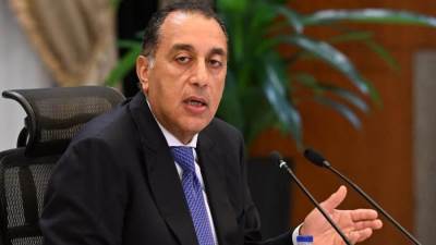 قبول استقالة وزيرة البيئة وتكليف وزيرة التنمية المحلية بالقيام بمهام وزير البيئة مؤقتاً