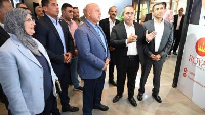 وزير الصناعة والنقل يتفقد 3 مصانع متخصصة في الصناعات الغذائية والمعدنية ومواد البناء بمدينة العبور الصناعية بمحافظة القليوبية