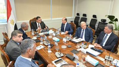 وزير الإسكان يعقد اجتماعا لمتابعة موقف المشروعات الجاري تنفيذها ضمن مبادرة "حياة كريمة"