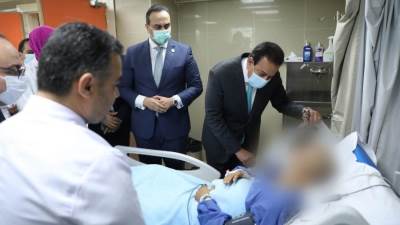 وزير الصحة يتفقد المجمع الطبي ومركز 30 يونيو للكلى ويشهد تدشين مشروع الرعاية الصحية المنزلية بالمحافظة