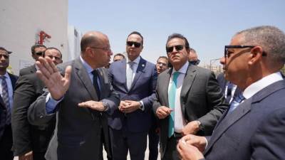 وزير الصحة ورئيس هيئة الرعاية الصحية ومحافظ الإسماعيلية يتفقدون أعمال الإنشاء بالمركز الدولي للتأهيل والطب الرياضي