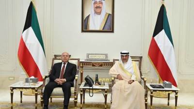 ولي عهد الكويت يستقبل نائب رئيس مجلس الوزراء للتنمية الصناعية وزير الصناعة والنقل لتدعيم التعاون المشترك بين البلدين الشقيقين 