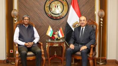 وزير قطاع الأعمال يبحث مع السفير الهندي بالقاهرة فرص التعاون الصناعي والاستثماري