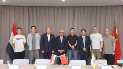 رئيس اقتصادية قناة السويس يوقع 3 عقود لمشروعات صناعية جديدة في قطاع المنسوجات على هامش جولته الترويجية بالصين