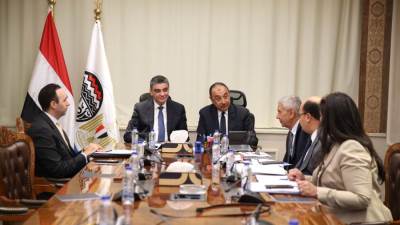 وزير قطاع الأعمال العام يبحث مع رئيس هيئة الشراء الموحد تعزيز التعاون في قطاع الأدوية والمستلزمات الطبية