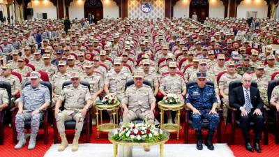 الفريق أول عبدالمجيد صقر القائد العام للقوات المسلحة وزير الدفاع والإنتاج الحربى يلتقى عدداً من قادة وضباط القوات المسلحة