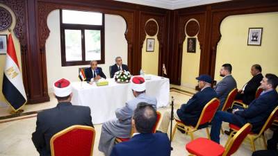 وزير الخارجية والهجرة يلتقي بأعضاء الجالية المصرية في نيجيريا