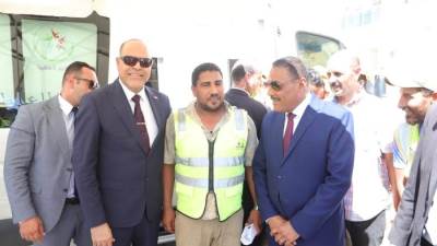  وزير العمل ومحافظ مطروح يتفقدان قوافل طبية تقدم خدمات صحية للعمالة غير المنتظمة بالعلمين 