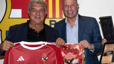 الخطيب يزور نادي برشلونة ويبحث التعاون في مشروع استاد الأهلي