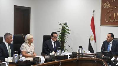 رئيس الوزراء يجتمع مع وكلاء الماركات العالمية لتشجيعهم على الاستثمار في مصر