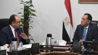 رئيس الوزراء يتابع مع وزير قطاع الأعمال العام عدداً من ملفات العمل