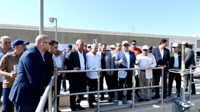 وزير الإسكان ومحافظ الدقهلية يختتمان جولتهما بتفقد محطة مياه شرب "ميت خميس" بطاقة ٢٠٤ الاف م٣/يوم والمعمل المركزي