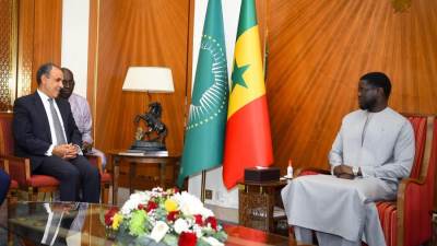 وزير الخارجية والهجرة يسلم رسالة خطية من رئيس الجمهورية إلى رئيس السنغال