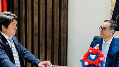 وزير الاستثمار يلتقي نائب الوزير البرلماني للاقتصاد والتجارة والصناعة الياباني لبحث التعاون