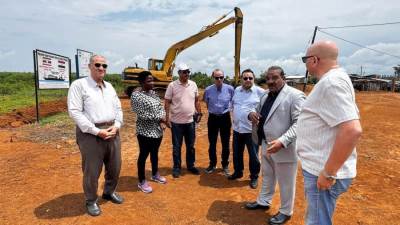 وزير الري يتابع موقف الأعمال الجارية ضمن "المشروع المصري الأوغندى لمقاومة الحشائش المائية بالبحيرات العظمى بأوغندا"