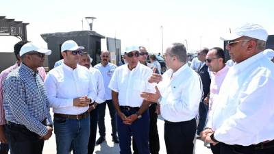 رئيس الوزراء يتفقد محطة التجارب البحثية لتحلية مياه البحر بمدينة العلمين الجديدة
