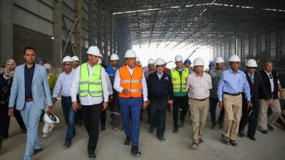 وزير قطاع الأعمال العام يتفقد ميدانيا أعمال إعادة إحياء وتشغيل مصنع بلوكات الأنود بالعين السخنة