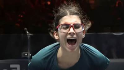 أمينة عرفي تدخل تاريخ الإسكواش كأول لاعبة تحصد لقب العالم للناشئات 4 مرات