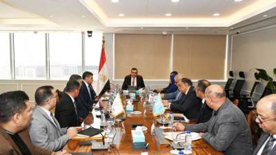 وزير الإسكان يتابع موقف مشروعات الإسكان بمحافظة بورسعيد