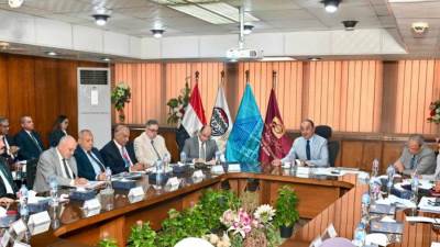 وزير قطاع الأعمال يتابع الموقف التنفيذي لمشروعات التطوير العقاري والمقاولات وإدارة الأصول