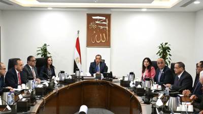 رئيس الوزراء يستعرض الاستراتيجية الوطنية للحرف اليدوية (2025 – 2030)