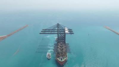 وزير النقل: ميناء السخنة يستقبل سفينة على متنها 3 أوناش رصيف عملاقة و12 ونش ساحة أوتوماتيكي 