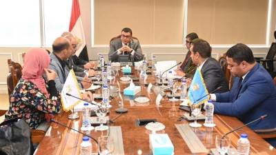 وزير الإسكان يتابع مشروع المماشى السياحية بمدينة الشيخ زايد