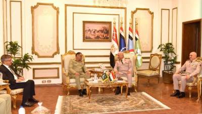 وزير الدفاع والإنتاج الحربى يلتقى رئيس هيئة الأركان المشتركة الباكستانية