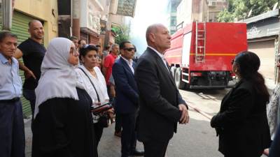 حريق عقار بمصر الجديدة ومحافظ القاهرة يشرف على أعمال الإطفاء