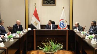 وزير الصحة يستقبل رئيس اتحاد الصناعات الدوائية بإيطاليا لبحث التعاون في مجال الصناعات الدوائية