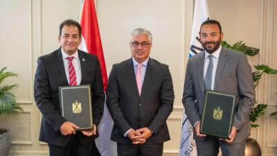  رئيس اقتصادية قناة السويس يشهد توقيع عقد مشروع شركة “CWA” للمنسوجات بالمنطقة الصناعية بالسخنة