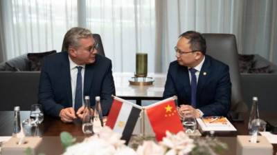 وزير البترول يعقد اجتماعًا  مع رئيس مجلس الإدارة والرئيس التنفيذي لشركة “يونايتد إنرجي جروب” (UEG) الصينية