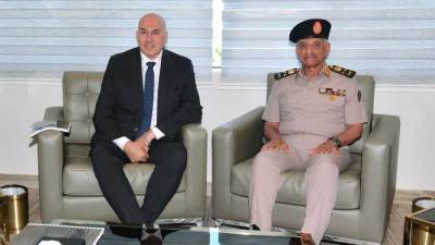 الفريق أول عبد المجيد صقر يلتقى وزير دفاع جمهورية إيطاليا