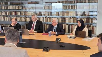 وزير التعليم العالي يزور مقر "إلسيفير" في أمستردام لتعزيز التعاون مع بنك المعرفة المصري