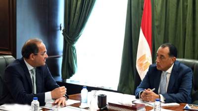 رئيس الوزراء يُتابع مع وزير المالية موقف سداد المستحقات المتأخرة للمصدرين