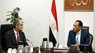 رئيس الوزراء يلتقى وزير الاتصالات وتكنولوجيا المعلومات لمتابعة عدد من ملفات عمل الوزارة