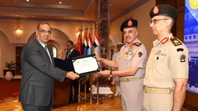 رئيس أركان حرب القوات المسلحة يشهد فعاليات اليوم العلمى للكلية الفنية العسكرية