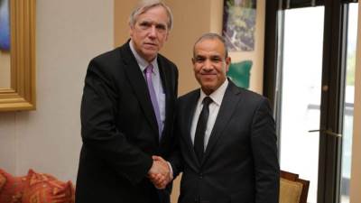 وزير الخارجية والهجرة يلتقي السيناتور "جيف ميركلي" بمجلس الشيوخ الأمريكي