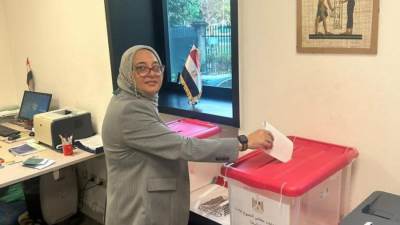 المصريون بميلانو يتوافدون على مقر القنصلية للادلاء بأصواتهم فى انتخابات الشيوخ