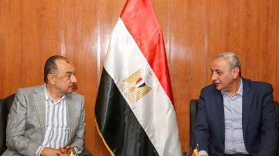 في زيارته لشركة طنطا للكتان والزيوت.. وزير قطاع الأعمال العام يلتقي محافظ الغربية وأعضاء مجلس النواب