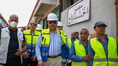 وزير قطاع الأعمال العام يواصل جولاته الميدانية ويتفقد مصانع شركة طنطا للكتان والزيوت