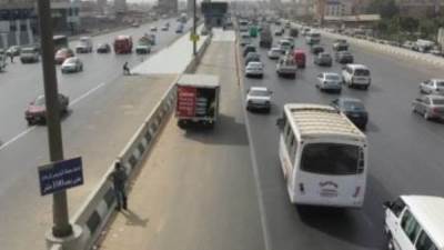 وزارة النقل تطالب قائدى السيارات عدم استخدام الحارة المخصصة للأتوبيس الترددى